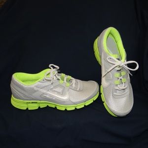 Nike Dual Fusion ST Shoes Size 9.5 NEW